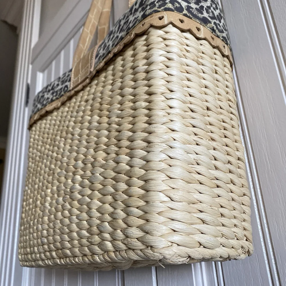 XOXO Straw Bag W/Leather Accent Heart Cutout Classic Trendy Travel BeachFun 12” - Picture 9 of 14